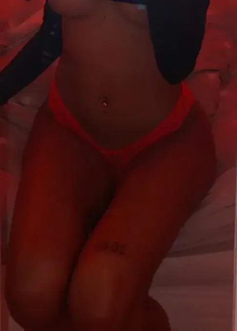 Leak & nude 1 — Erotiquementvotre