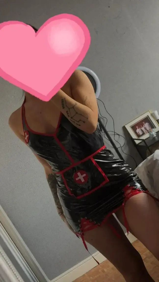 Tournage mardi photos et vidéo sortiront, vidéos uniquement en média privée, comme promis le boy de mes photos c’est lui qui s’occupe de moi 💋🫦👅 sa va être dingue !!