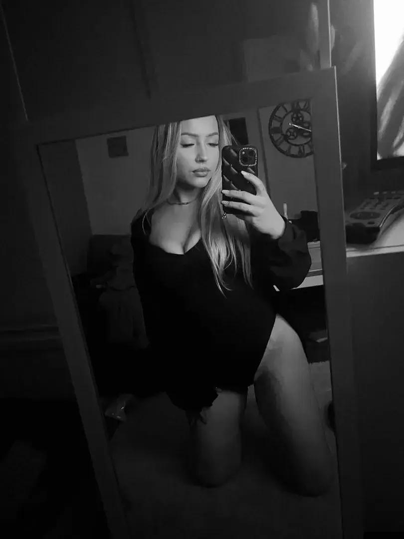 Leak & nude 2 — sissi1