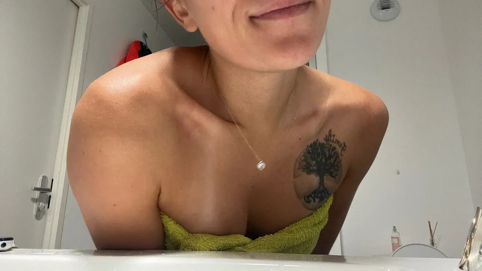 Leak & nude 1 — Petitplaisir