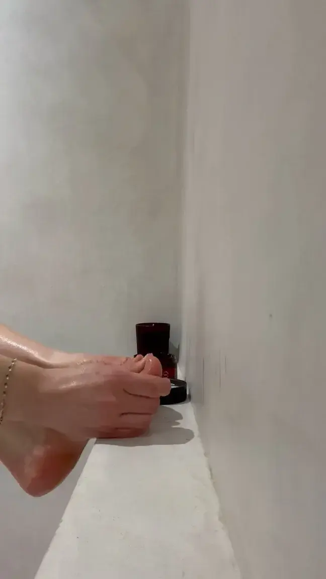 Leak & nude 3 — Footgodess75