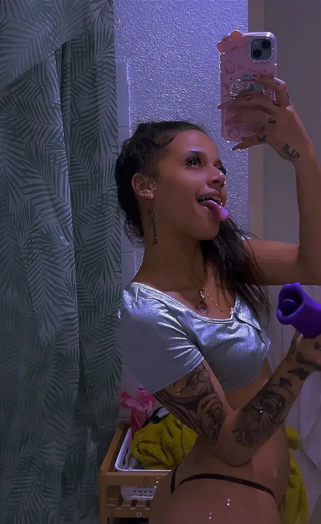 Leak public de Iambvdness — « description de la photo » (nude) sur MYM