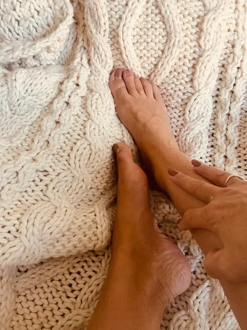 Ma manucure et pedicure automnale en marron et feuilles d’or 🥰🍂