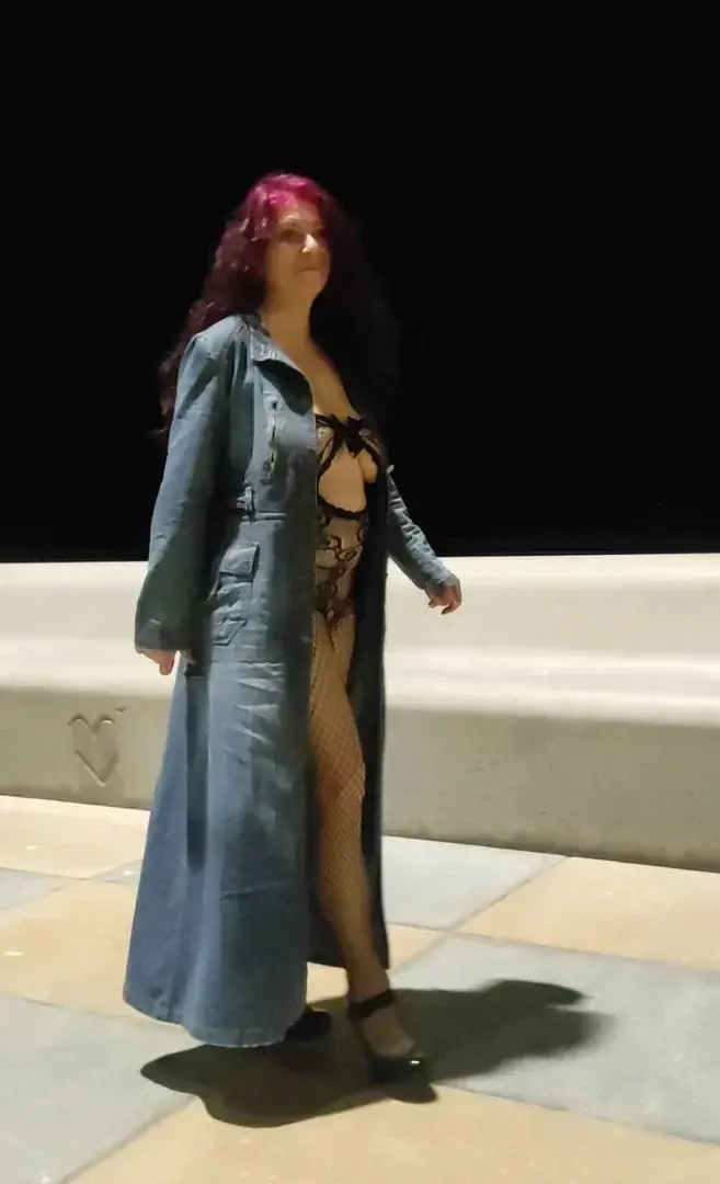 Leak & nude MYM — Lilas : « promenade nocturne... 😘 » (MYM)