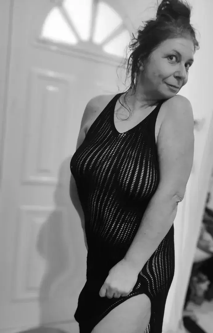 Leak & nude MYM — Lilas : « essayage nouveautés... tu aimes? 😘 » (MYM)