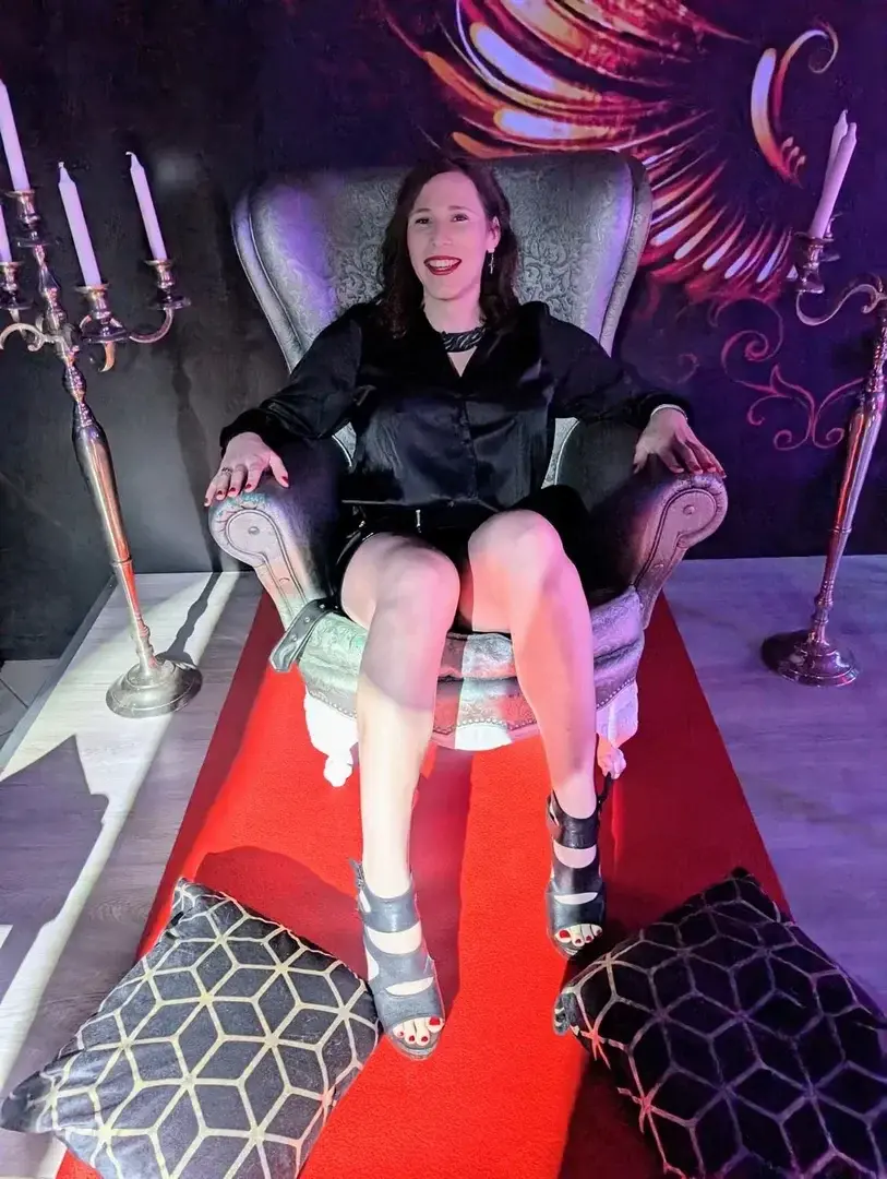 Acclamez moi mes fidèles soumis ! 😈
