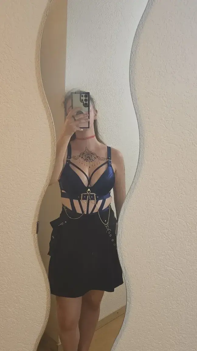 Cyana_cyana — média 6 | French Modèles