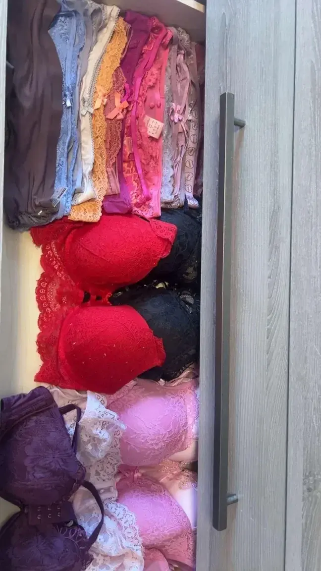 Coucou 😁Après ma pause, me revoilà n’hésite pas a me dire si tu souhaite me voir avec l’un des sous vêtements sur la photos 😘