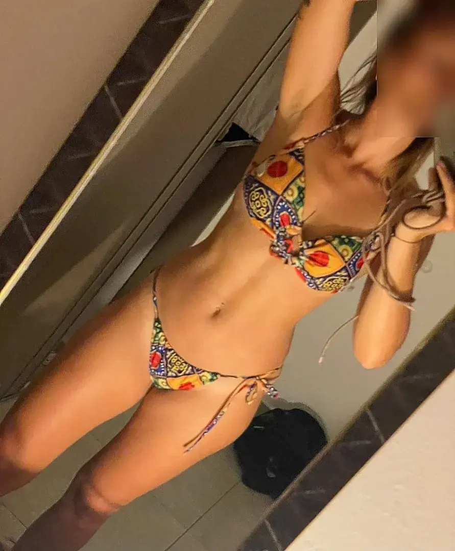 Essayage de maillot de bain pour aller bronzer mon petit corps sur la plage.#maillotdebain #sexy #corps #esthétique