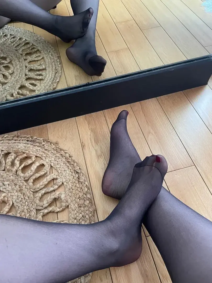 Leak & nude 4 — Love-foot-woman1803