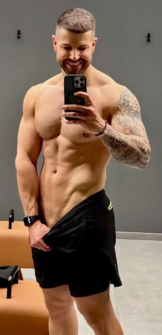 Leak & nude MYM — _jmx : « Bonne séance ce matin 💦 » (MYM)