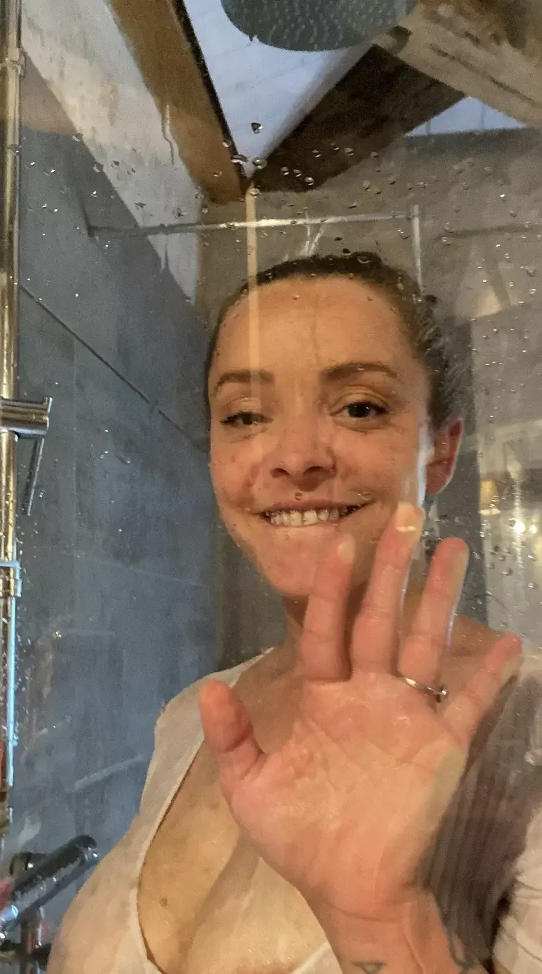 Leak & nude MYM — Lizadelsierra : « 🎁ABO à 0€🎁 ! Tu me rejoins sous la douche ? que je chope ta 🍆😈 » (MYM)