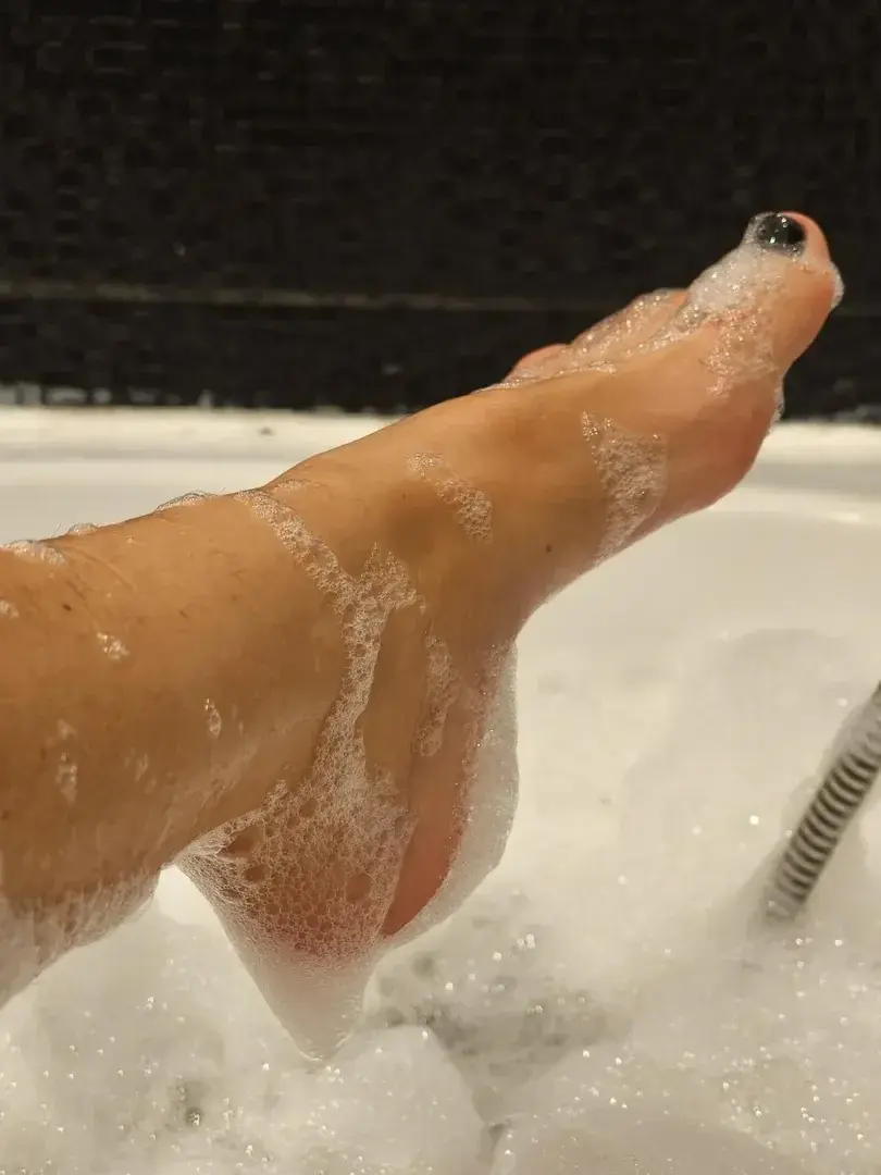 Leak & nude 3 — Laurence_feet_