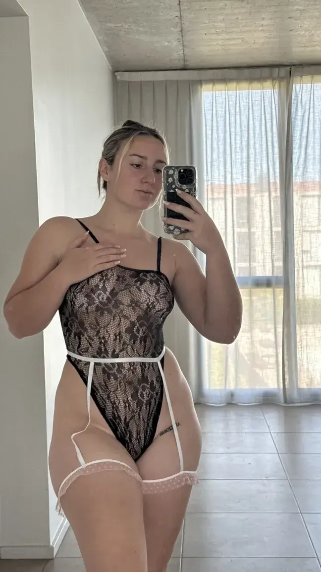 Média public — Chloe_coquine : « MYM GRATUIT ! Je suis en chaleur!😈 » (Uncove)