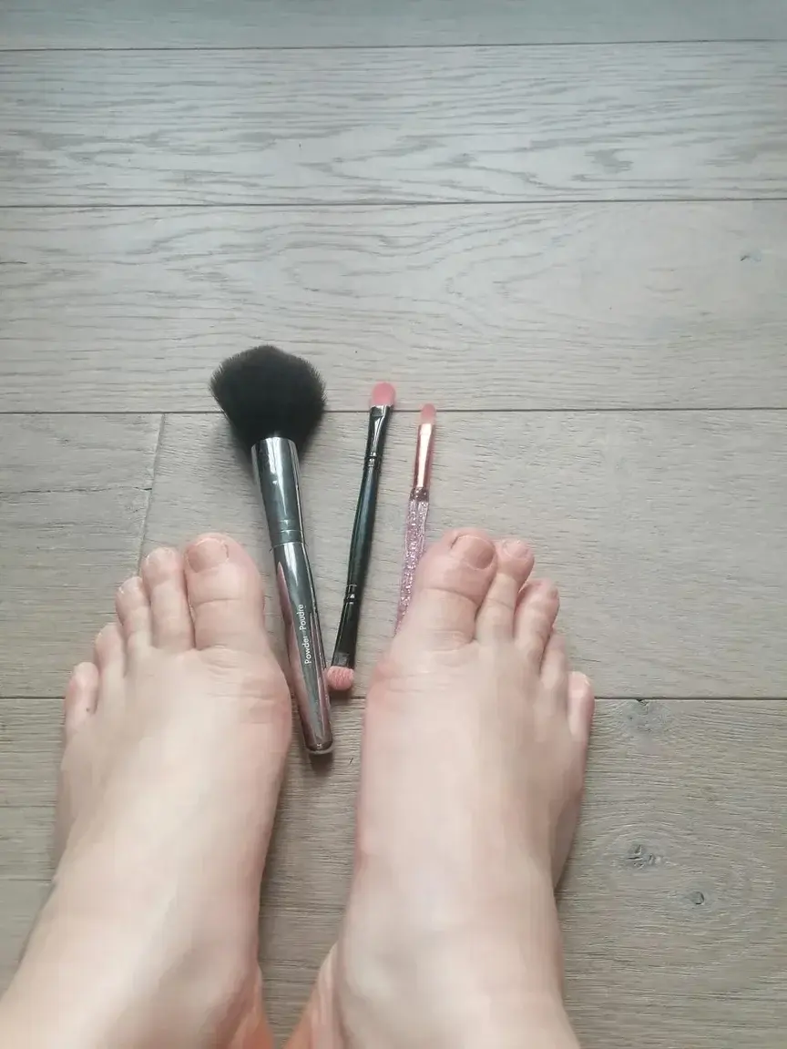 Leak & nude 2 — Suzyfeetglamour