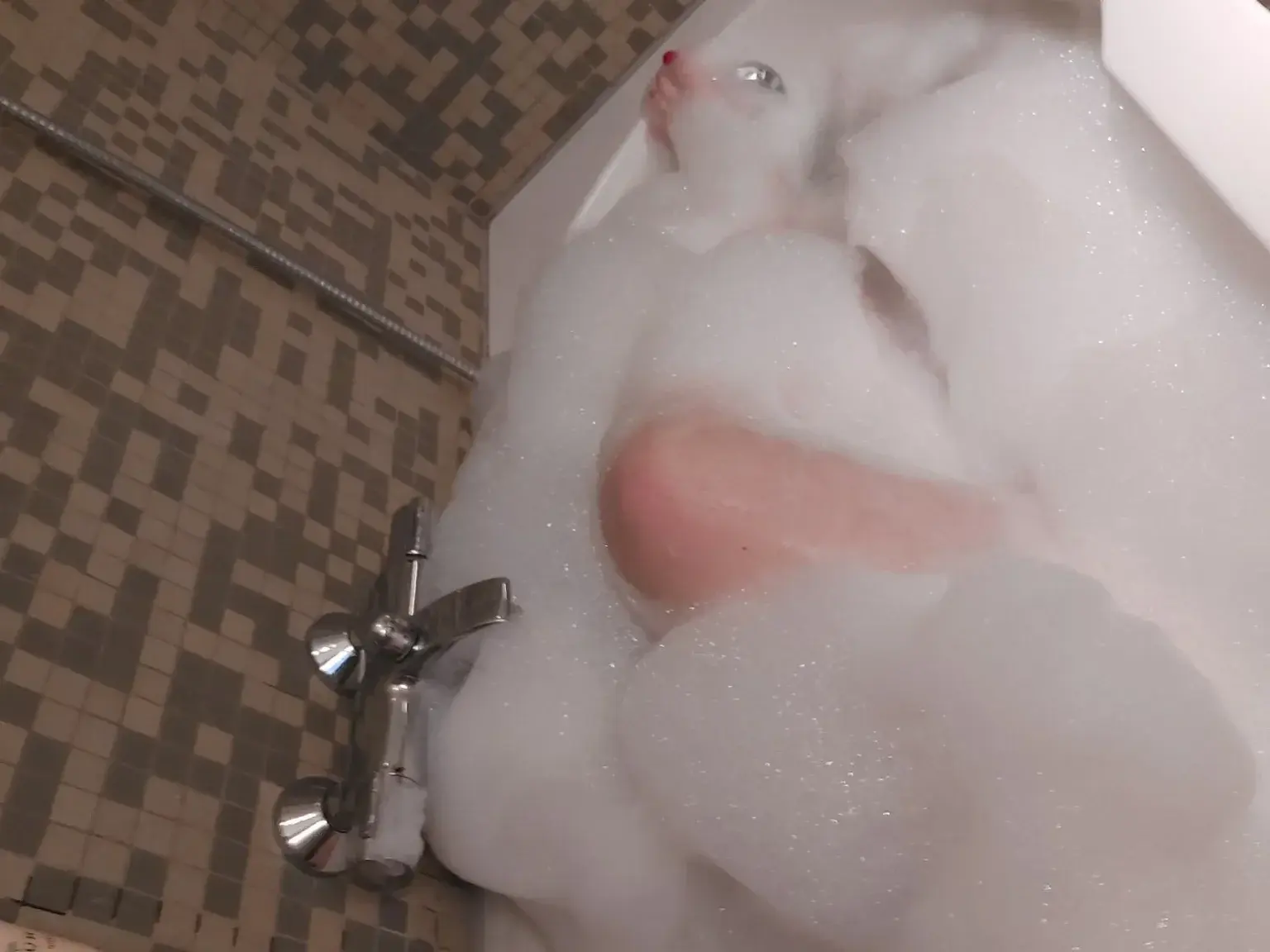Leak & nude 1 — Curvyandgeek