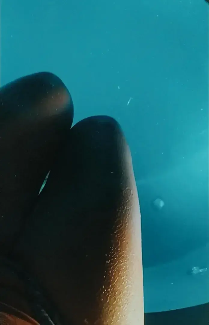 Ce que les autres ne savais pas, c'est que j'avais un jouet dans chaque trous 😏