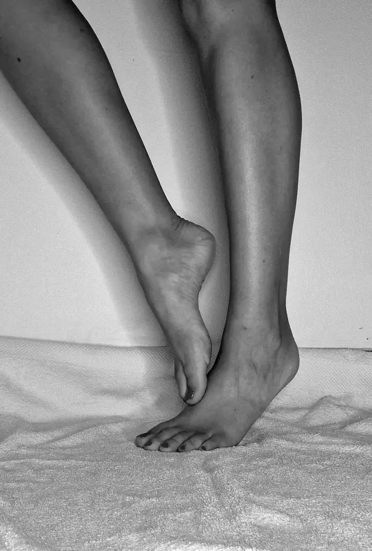 Leak & nude 2 — Pieds_mysterieuse_inconnue