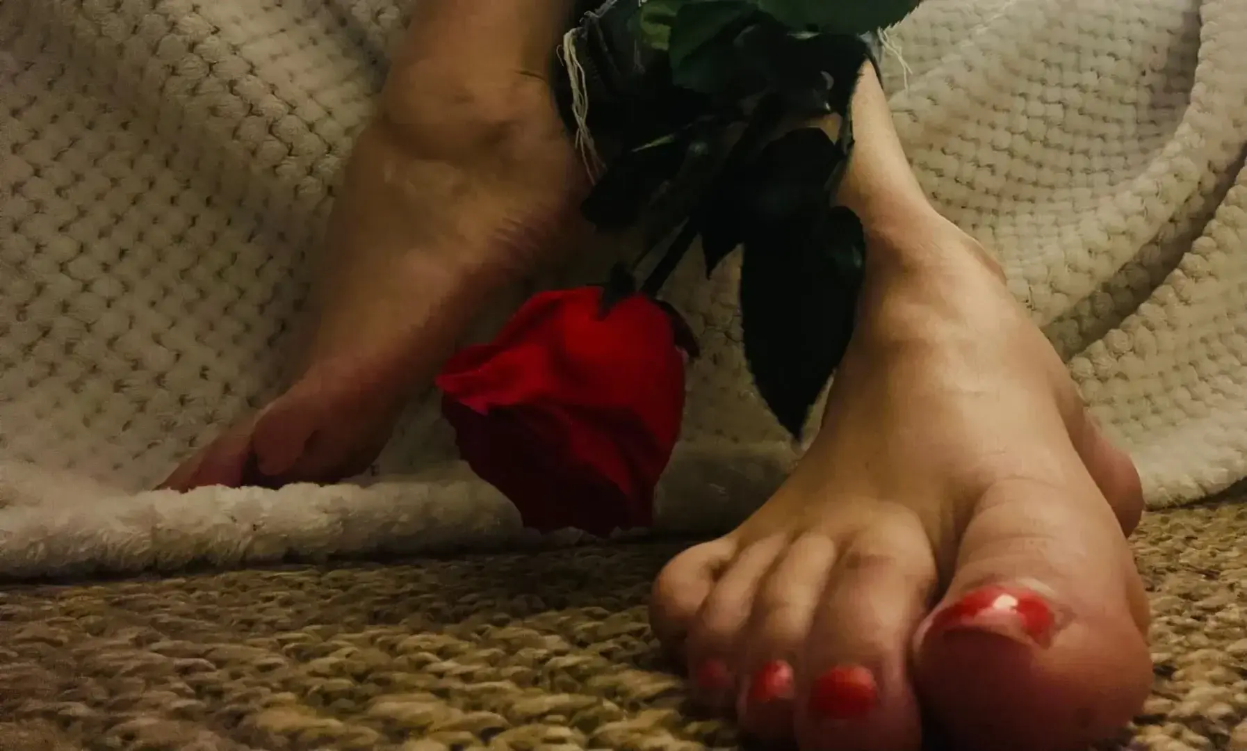 Leak & nude 1 — Piedsurprise