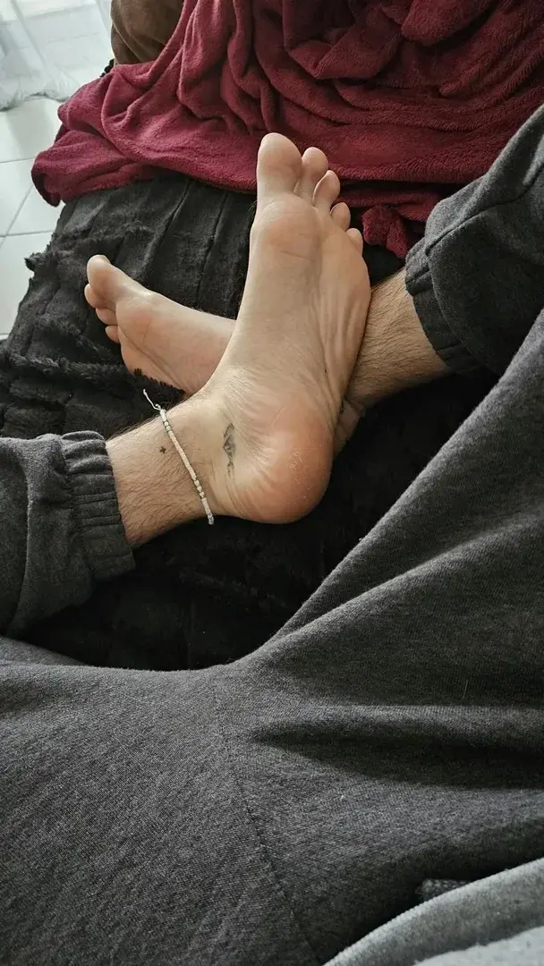 bien besoin d'aide pour un bon massage des pieds pour démarrer et après... 🦶🏻🙈