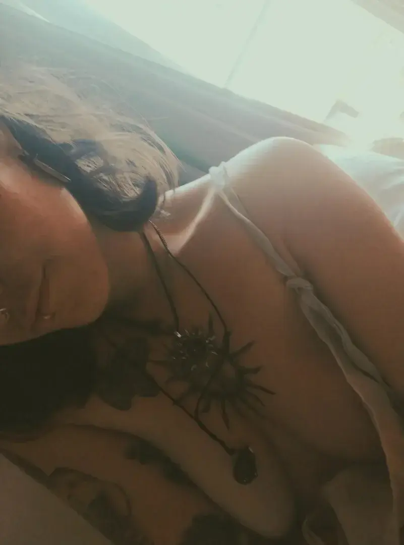 Jai des problèmes de connexion en ce moment mes petits loups....Je reviens vite pour du nouveau très hot 🔥💗
