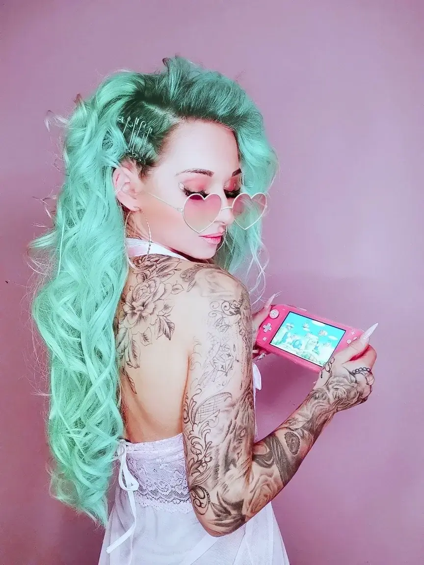Leak & nude MYM — Barbieink : « Komm und spiel mit mir.......💋🍓💋 » (MYM)