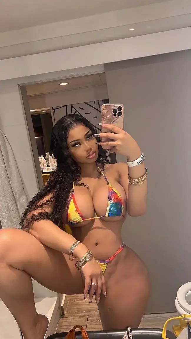 Leak & nude MYM — Tootatis_0 : « dites-vous j'ai perdu ce maillot de bain 😭 » (MYM)