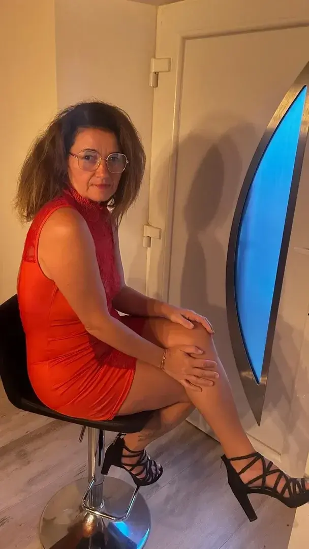 Leak & nude MYM — Cougar70 : « Un peu de rouge !!! 💋💋 » (MYM)