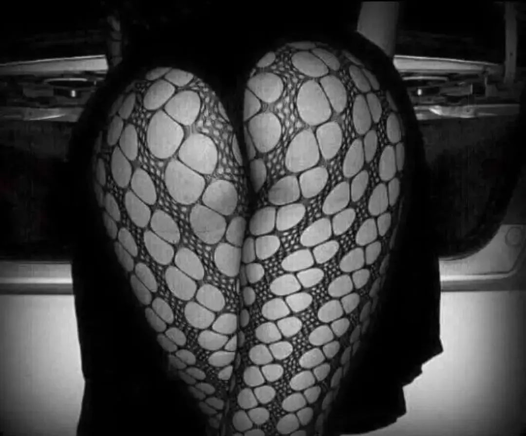Es tu plutôt collants ou plutôt bas...? Racontes moi...#lingerie #audace #collants #sexy #keepme