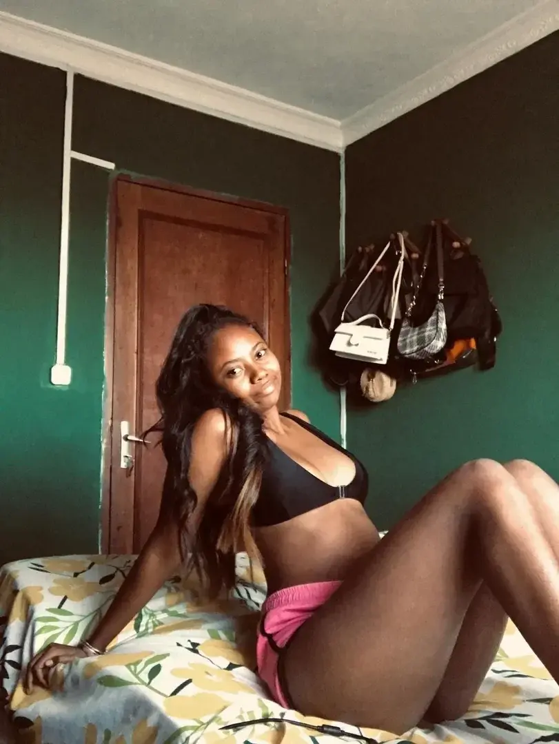 Leak & nude 5 — Caramelseduisante