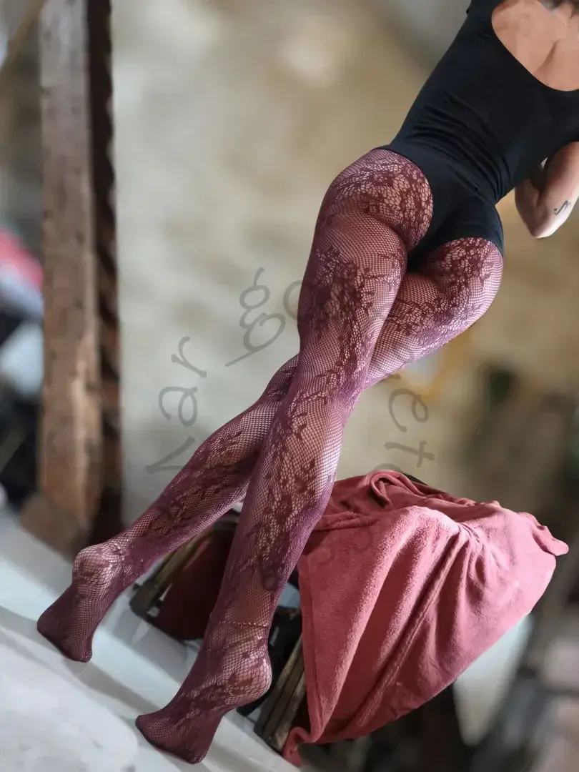Leak & nude MYM — margotfeet1 : « Être imperturbable en toute circonstance. Mais restera tu concentré ?! » (MYM)