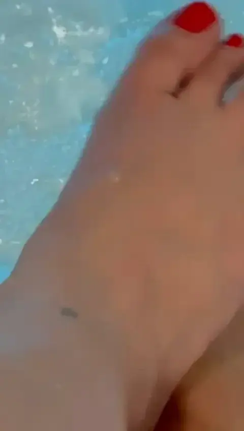 Leak & nude 3 — Pieds_et_merveilles