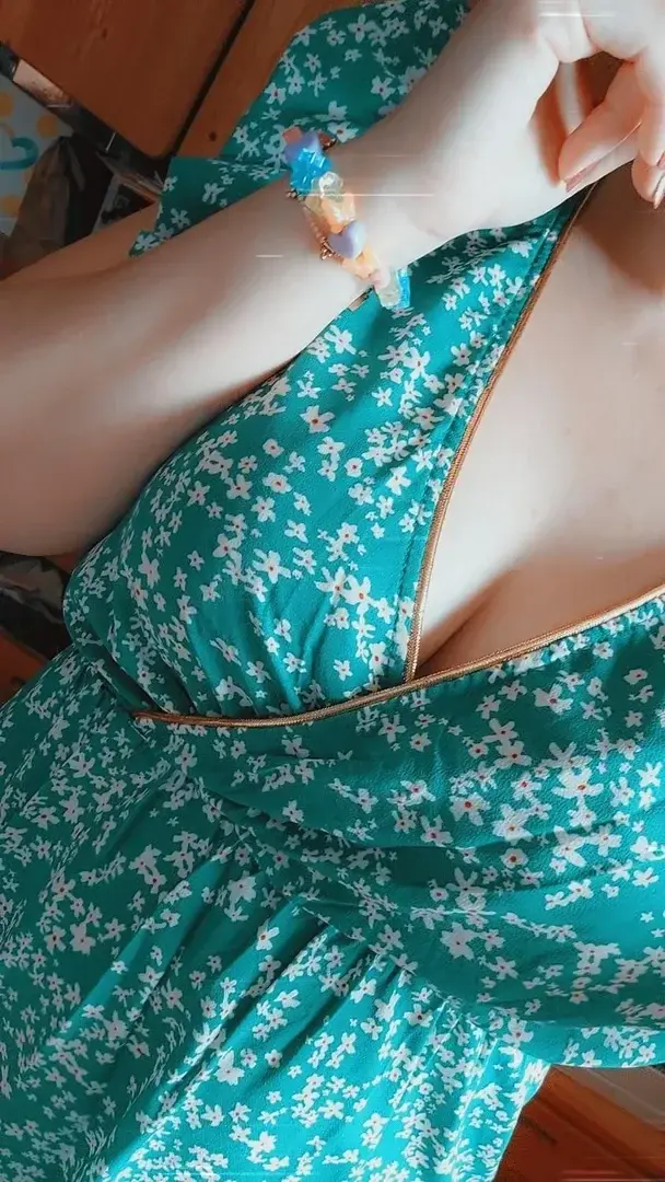 qui veux savoir quels sous vêtements se cachent la dessous ?! 🤭