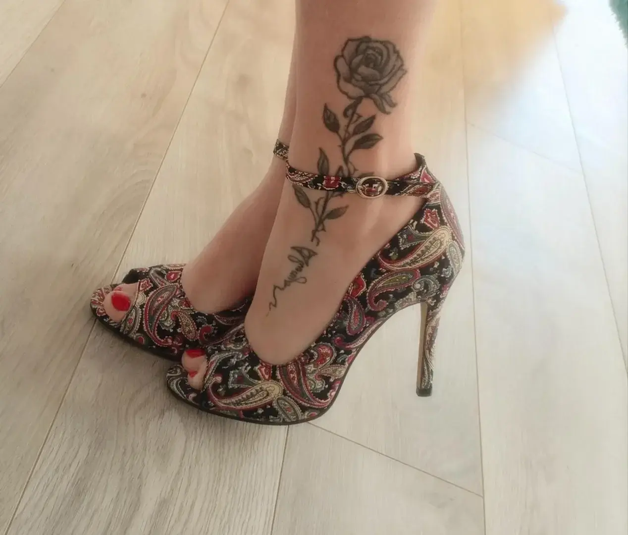 Leak & nude 5 — Piedssexyrosa