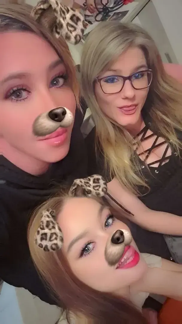 Leak & nude MYM — Athennahelldees : « média » (MYM)