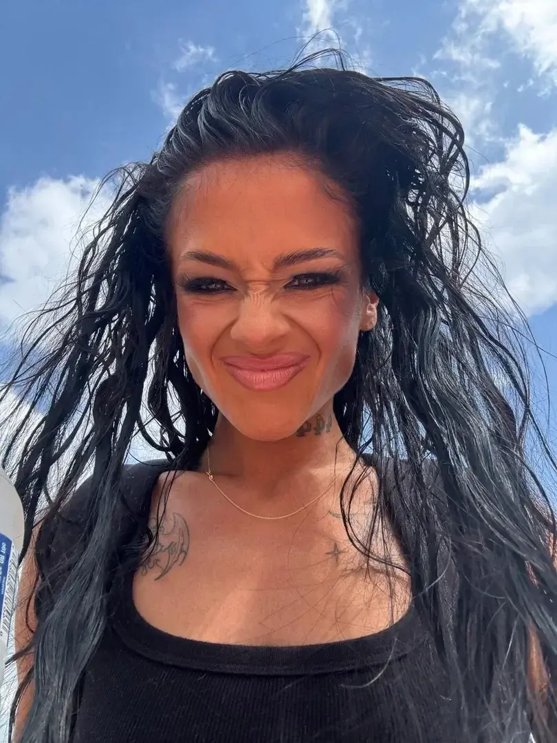 Wet hair, don’t care 🫶🖤