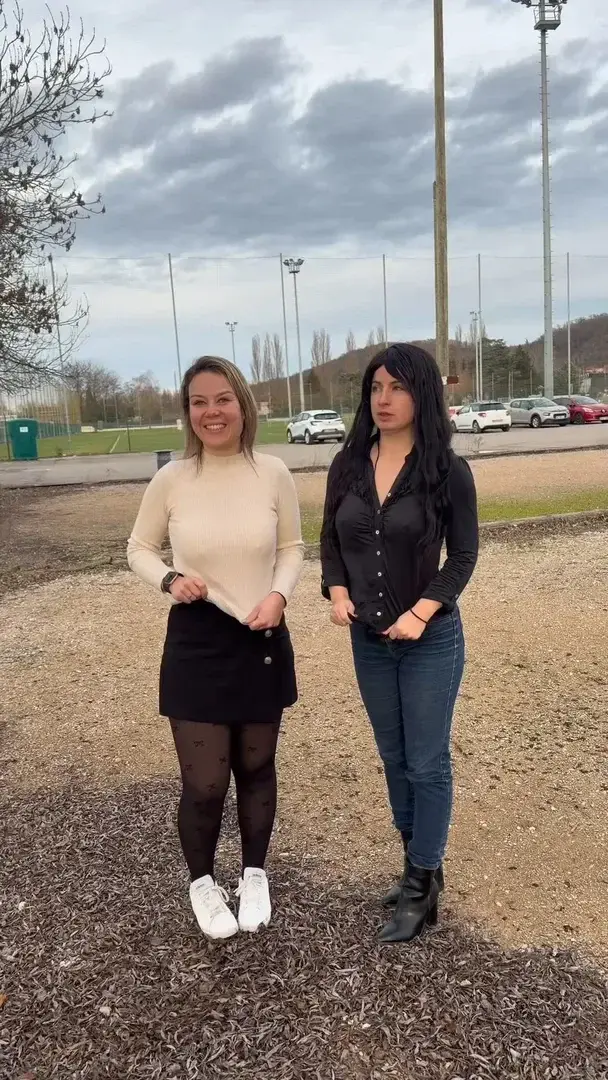 Flash with @PaolaDbnoffFull here : https://link.me/lea_salame_of