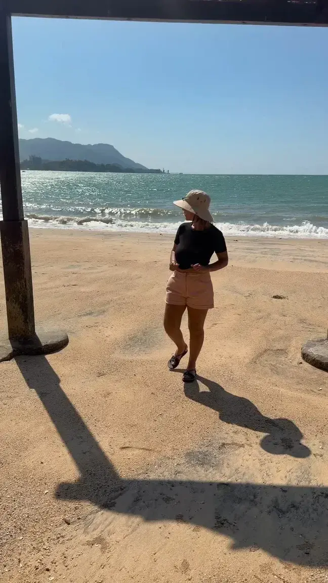 Flash boobs cut version