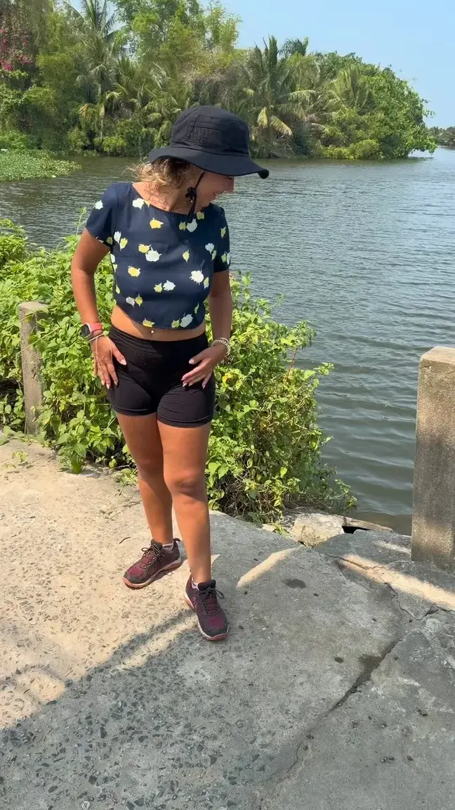 Flash boobs cut version