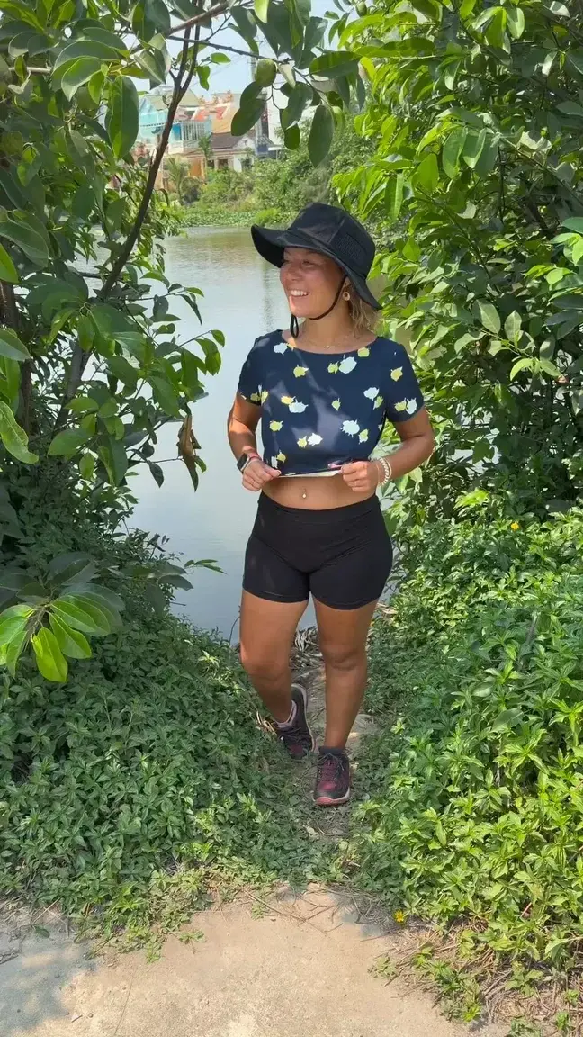 Flash boobs cut version