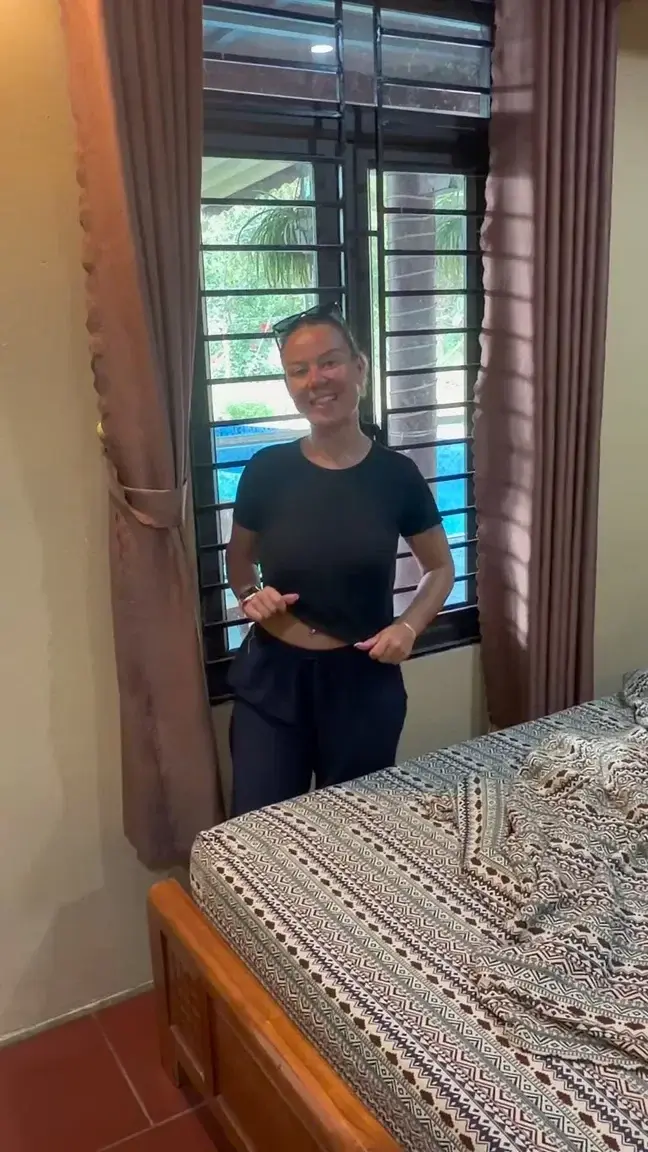 Flash boobs cut version