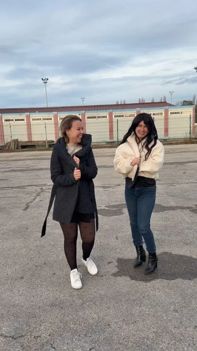 Leak & nude MYM — Leasalame : « Flash avec @paoladbnVersion coupée (version non coupée si tu t’abonnes 🤭) » (MYM)