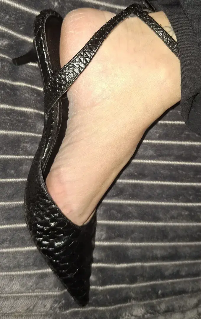 Dernier petit achat pour sortir....mais si tu veux que je les porte pdt que tu me baises tu ne devras meme pas insister....🥰