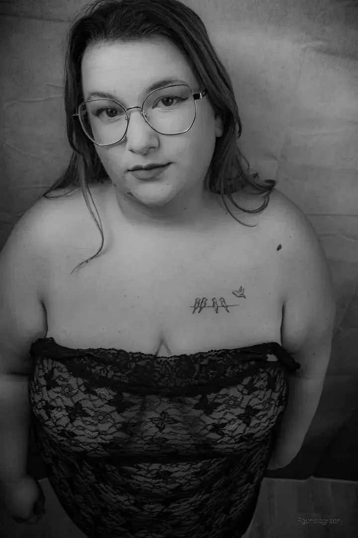 Leak & nude MYM — Manoncurvy : « Je ne montre pas tout… juste assez pour que tu imagines le reste. » (MYM)