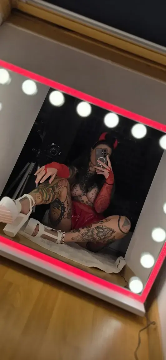 Leak & nude MYM — Badbitchtattooed : « En ce debut du mois de mai je vous offre -40% sur l’abonnement avec le codeMAY40 ✨️ » (MYM)