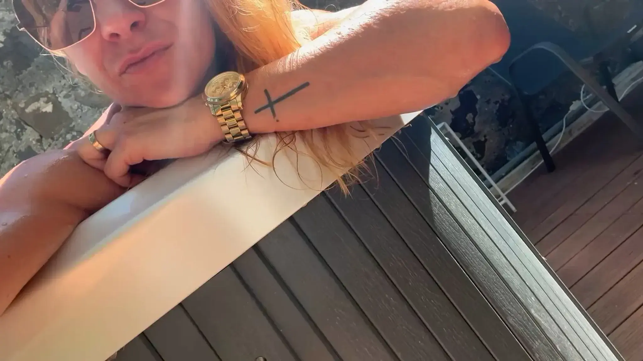 Me muero para ver te , tocarte , sientir te .. Lo quieres como yo lo quiero ?!  Noqta .. olvidaste te todo y compártelo todo conmigo 🔥