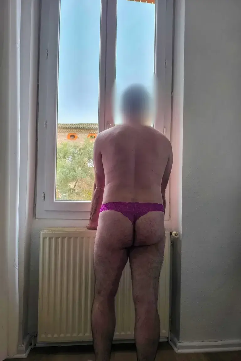 Leak & nude MYM — Monsieur_culottes : « Qu'est-ce que je guette à ton avis ? » (MYM)