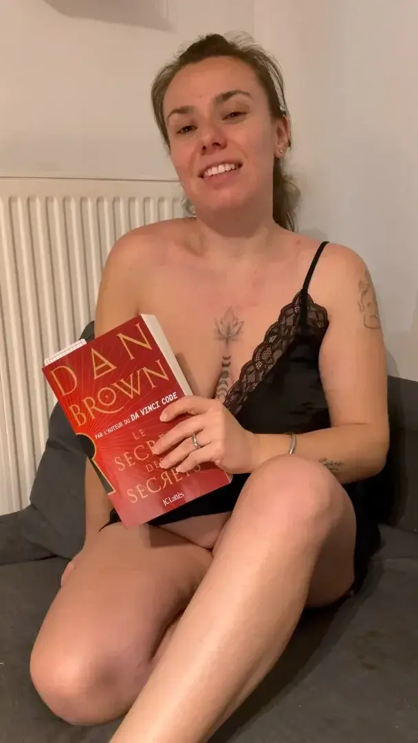 Certains livres méritent d’être ouverts lentement…#livresensuel #bibliophile #lecturecoquine #feminin #softseduction #artdusuggestif #slowburn #imaginaire