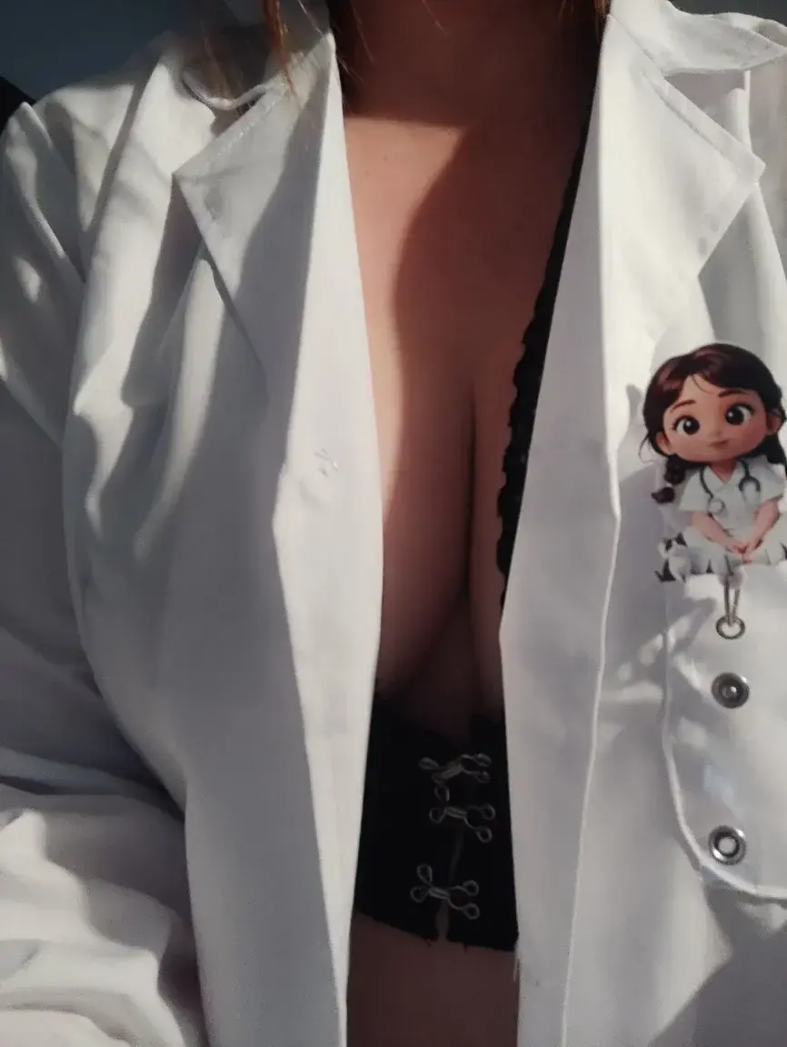 Tu m'accompagnes au travail?N'oublie pas ton code promo CAMELIA100 pour ton abonnement 100% gratuit#nurse#sexy#fantasygirl#naughty