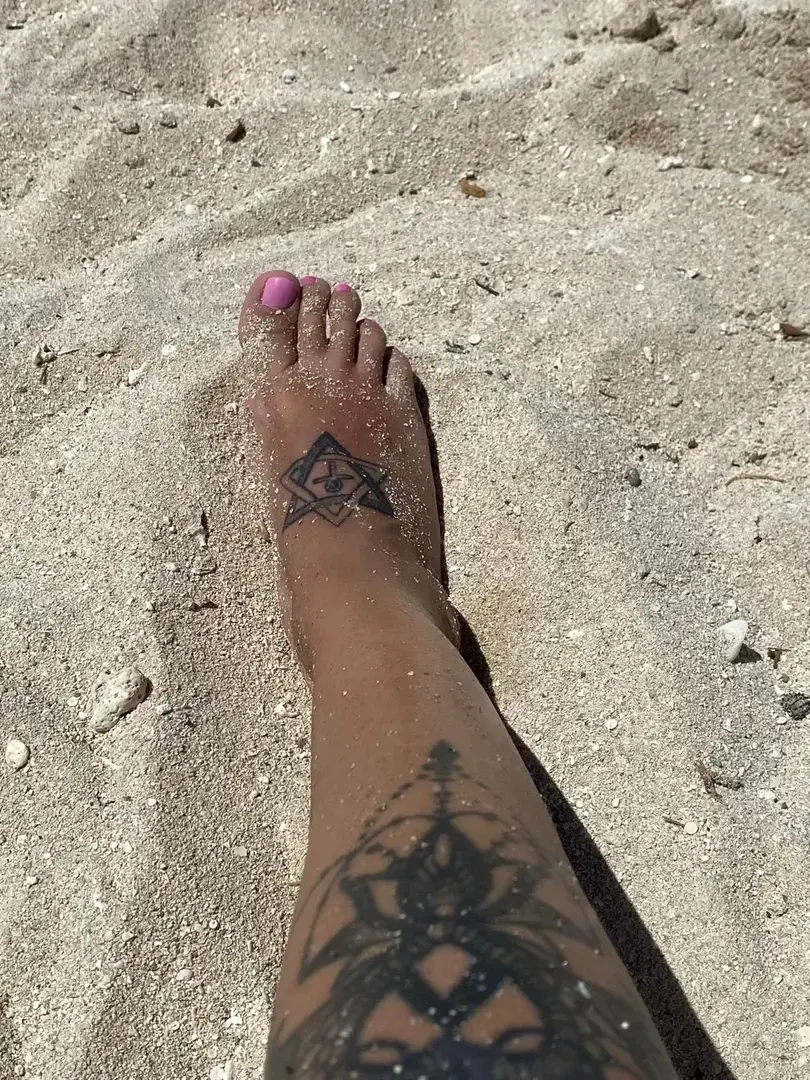 Tu es fétichiste des pieds!! Qu'attends tu pour me rejoindre...